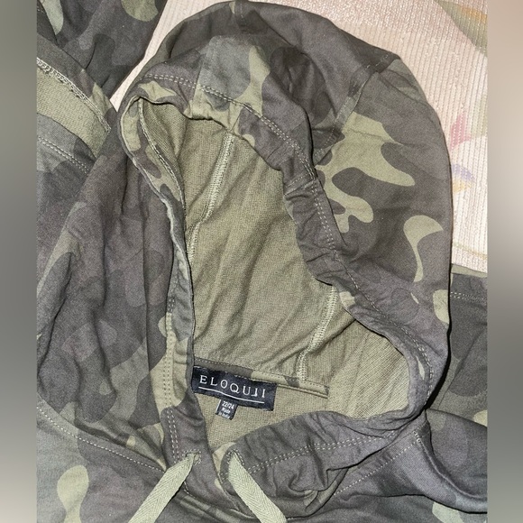ELOQUII Camo Crop Sweatshirt with Hoodie - Picture 3 of 5